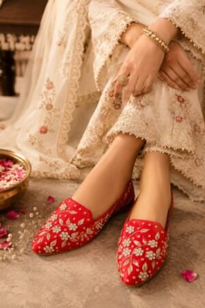 Gulnaar Heritage Juttis