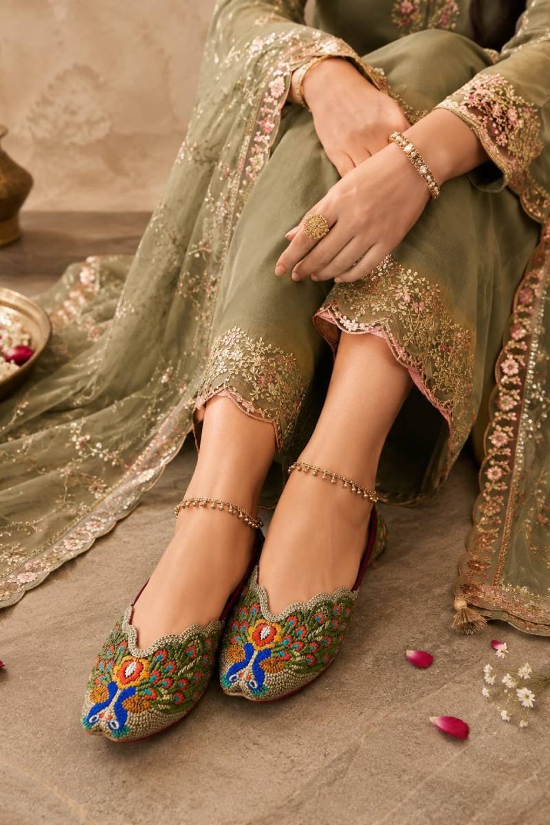 Mayura Rang Heritage Juttis - Image 3
