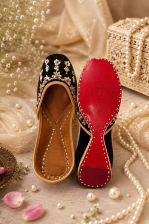 Noor-E-Zareen Velvet Juttis